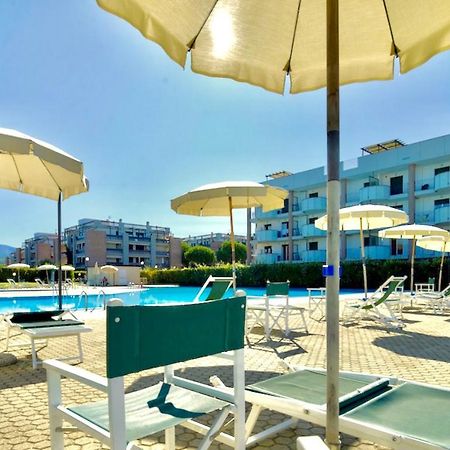 Isa-Apartments 4 Beds In Residence With Swimming-Pool In San Vincenzo, Just 600 Meters From The Sea Экстерьер фото