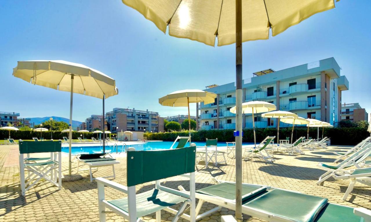 Isa-Apartments 4 Beds In Residence With Swimming-Pool In San Vincenzo, Just 600 Meters From The Sea Экстерьер фото