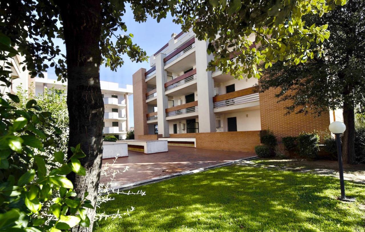 Isa-Apartments 4 Beds In Residence With Swimming-Pool In San Vincenzo, Just 600 Meters From The Sea Экстерьер фото